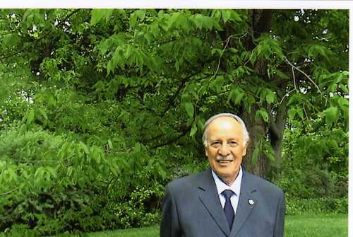 Soy abogado chileno residente en Montreal. Primer diputado de origen latino-americano elegido en Canada.
J'habite à Montréal, ex-député fédéral. Former MP.