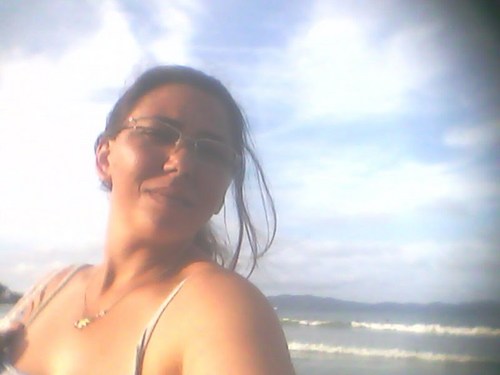 sincera,amiga para todas as horas,amo minha familia e vivo por ela.