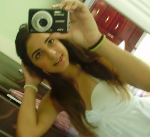 Virginiana , São Paulina, viciada em chocolaate ,chata, .. Quer saber mas então FOLLOW-ME #Raawr :D