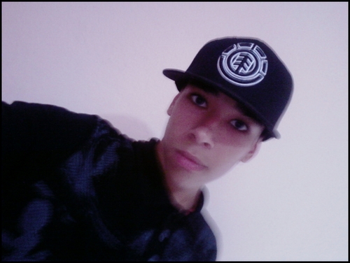 eu sou o cara que vai morre quando chega a hora,então me deixe viver antes que essa hora chegue.                       

faiz assim me segue que eu te sigo XD