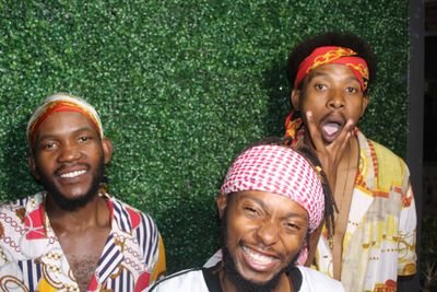 Ke Bafana Bale Ba VersaTeez, Bale Baose Forgiv'e, Hamonate 🖖
°Trio/Band
°Versatile Music Group.
°VersaTeez Holdings & Projects