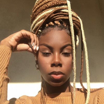 além de linda, sou especialista em embelezamento do olhar e também mamãe. você pode acompanhar meu trabalho pelo link abaixo. meu instagram pessoal; manuuvianaa