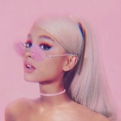 fak3smil3_'s profile picture. black lives matter 👊🏽👊🏾👊🏿