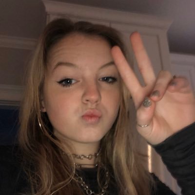 emmaL_anderson's profile picture. ha literally why