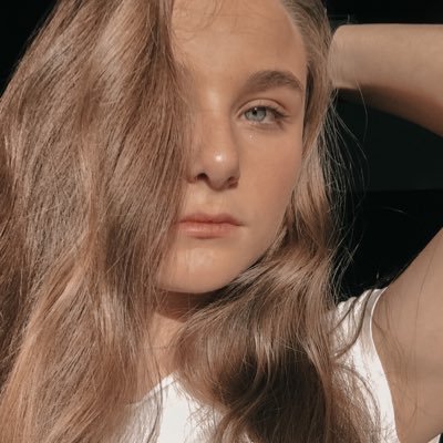 malenacg2's profile picture. Las mejores fragancias se venden en frascos pequeños ✨