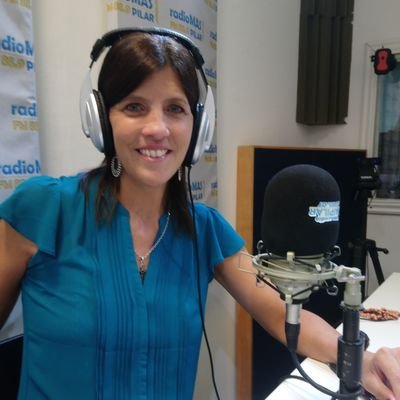 Buscando dar testimonio con alegría y sencillez de lo que creo, en mi vida diaria.
Formadora en Escuela de la Fe Arg. y columnista en @reinacieloradio.
Mamá x 4