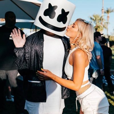 aromichelle95's profile picture. 