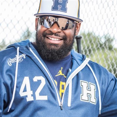 @HumberHawks Varsity Ops Coordinator/Head Coach @HumberSoftball,Thompson Rivers University Baseball Alum. @RadioHumber Alum