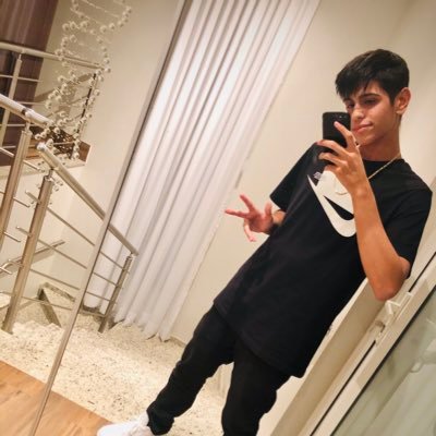 🤙🏼a vida até pode te derrubar,mas é vc quem escolhe a hora de se levantar🍃