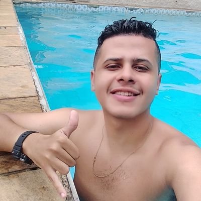 eu sou simples sou guerreiro,rei dos Reds 😅⚽️🍀