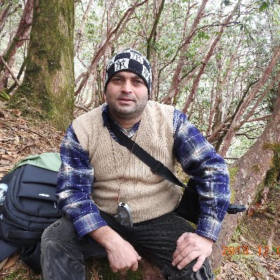 बोटबिरुवा सम्बन्धि काम तर botanist हैन , वनमा काम तर  forester हैन , रुखका वारेमा चासो  तर काठ ब्यापारी हैन, राजनीतिमा चासो राख्ने  तर राजनीति नगर्ने