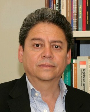 Investigador y profesor en la UNAM