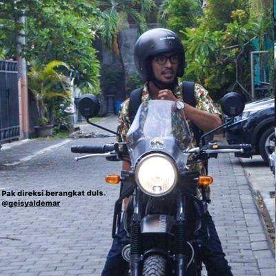 Geisyal's profile picture. Dimana Bumi Dipijak, Disitu Langit Dijunjung!