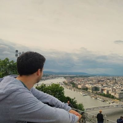 Enfermero, ahora en hospitalaria
Especialista en familia y comunitaria
Aprendiz de todo, maestro de nada