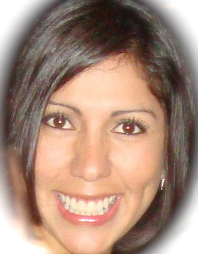 Mamá de 3 peques, que son mi fuerza, mi motor y mi alegría.  Amante del baile. Adicta a la música. Fanática de las conversaciones con y sin café. Y, abogada