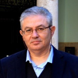 Directivo público y profesor de Ciencia Política y de la Administración. Doctor por la Universidad de Valencia. Pensar sin asideros (Arendt)