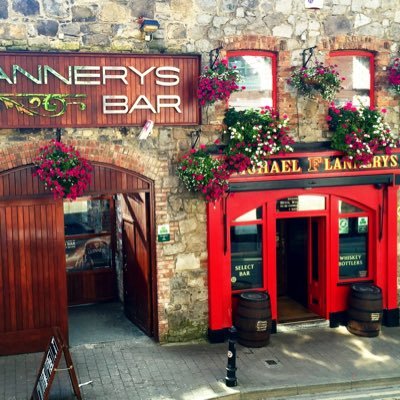 Est 1898,Flannerys Bar has 3 bars over 2 floors,& a great smoking courtyard.Late Bar every Thurs - Saturday. Toasted sandwiches served all day.