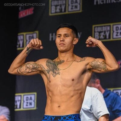 Pro boxer from Dallas Tx. Fighting my way to the top with the Ambition of becoming a world champion #teamvaldez #eltravieso #RGBA #goldenboypromotions