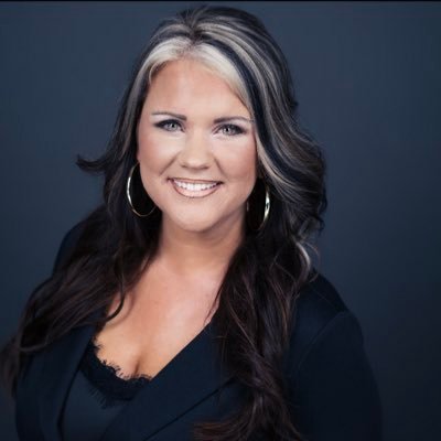 Realtor®️ at Keller Williams Realty 🏠, wife to Robbie ❤️ and lover of all things that sparkle 💎