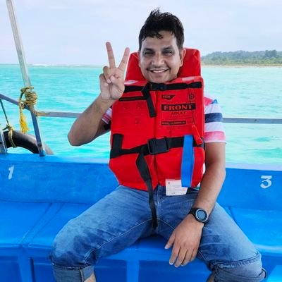 I am an emergency physician... currently pursuing MD Paediatrics ....likes honesty and honest ppl