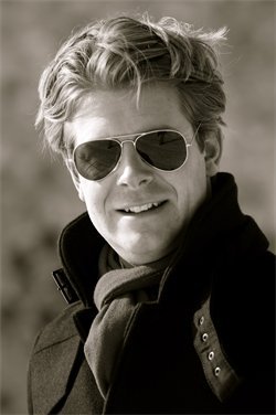 rickardthuner's profile picture. Jag heter Rickard Thunér och arbetar med antikviteter. Jag bloggar på http://t.co/DV46AGEhg2 om antika möbler och min vardag som värderingsman.