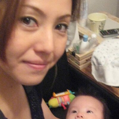 Yumi On Twitter 料理中に油が手にちって火傷した 範囲がいつもよりも広くてジンジン痛い 一応すぐにお水 と氷で冷やしたけど 全然赤くなってるし いまだに痛い 皮膚科に行った方がいいのだろうか この程度でも結構痛いから 全身火傷とか想像を絶する