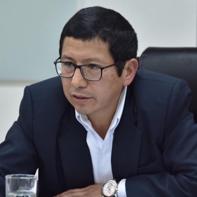 Ingeniero, experto en gestión gubernamental e infraestructura, ex ministro de Vivienda y de Transportes, esposo y padre de familia.