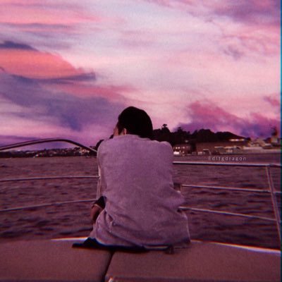 serenalhroub's profile picture. ”الله سيُنقذك في اللحظة المناسبة، لا تقلق.“💜