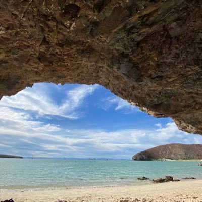 v_rivera_v's profile picture. 