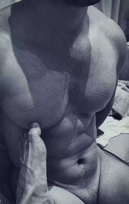 OQ3JlMHufc3WC68's profile picture. 对正装，丝袜，双丁，无毛菊，肌肉男毫无免疫力！pa环8mm,乳环2mm,重口味渣攻一枚在广州！请关注