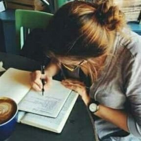 ...✍🏻..
ﺃﻣﺘﻠﻚ {ﻗﻨﺎﻋﺔ} ﺗﺠﻌلني أرفض مقارنتي بأحد...
_______
هاوية للكتابة___ ومهتمة بالديكور... 🛋️... متابعه لسوق السعودي 📉📈