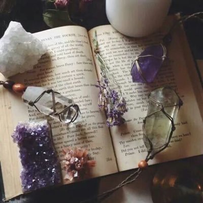 babygreenwitch's profile picture. pretty new to wicca 🥰🥀 heavily into astrology 🌞 i’d like to join a coven :) ☉♉︎ ☾♌︎ ↑♋︎ 🌱 vegan