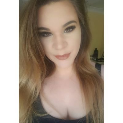 ladyfee26's profile picture. The music was loud, the food was cold, the drinks were few and the people were many.