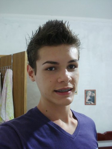 maiconvilella_'s profile picture. Garoto estudante ensino medio! desenhista, amo moda, estilo, glamour, e pessoas! simpatico, sincero, divertido, extrovertido! adoro musicas, amigos, namoros! :}