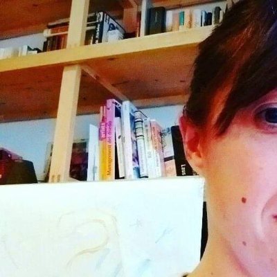 liza_lamas's profile picture. En Twitter como el Guadiana.