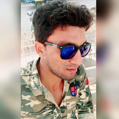 Hamidansari313's profile picture. #लोग सीने से लगाकर कलेजा निकाल लेते हैं..!