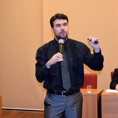 Professor de Direito Ambiental e Constitucional. Pós-doutor pela Universidade de Santiago de Compostela - Espanha. Procurador Federal - AGU