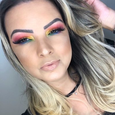 grazi_iza's profile picture. 