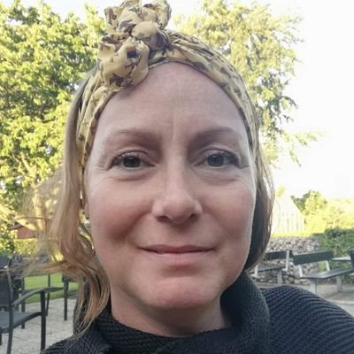 Mønsterbryder. Pædagog. Socialrådgiverstuderende. Aktivist. Feminist. Grøn socialist.