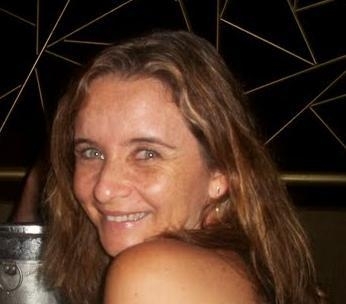 Adoro me divertir, sair pra dançar na companhia de amigos. Bailes, festas, comemorações...adoooorooo!! rs rs