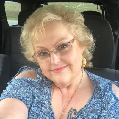 Lover of country music especially Travis Tritt but all of the older country celebrities. also love all animals, especially boxers. 55 years young 💜