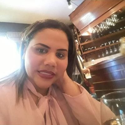 Soy una persona demaciado carismatica,odio la hipocresia no me gusta la gente falsa
