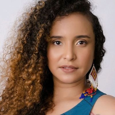 Jornalista, paraense, afro-amazônida e mãe da Melissa. Amo cachaça de jambu!