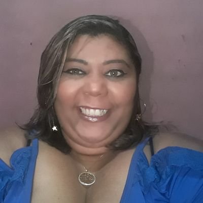 Sou marajoara criada nas ruas da Terra Firme em Belém. Amo escrever, desenhar, escutar músicas, ler, ser educadora social. Adoro trocar ideias ou abrobinhas.