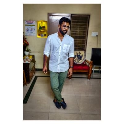 Student  
Mechanical engineer 
Thalivar fan✌️
Tech lover💓
Suprice me on 26-11-1994🎂