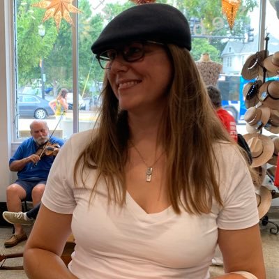 kama_roth's profile picture. 