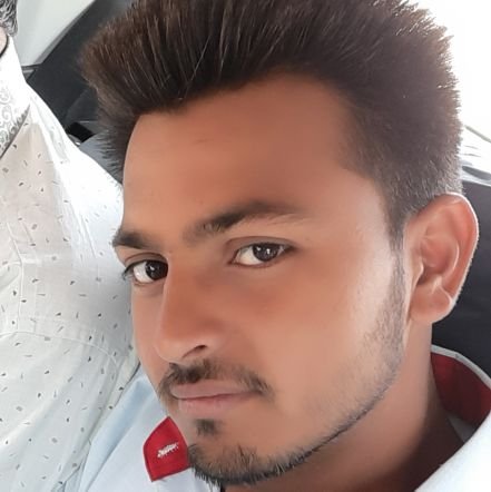 😎😎उस मोड़ से शुरू करनी है फिर से जिंदगी,
जहाँ सारा शहर अपना था और तुम अजनबी