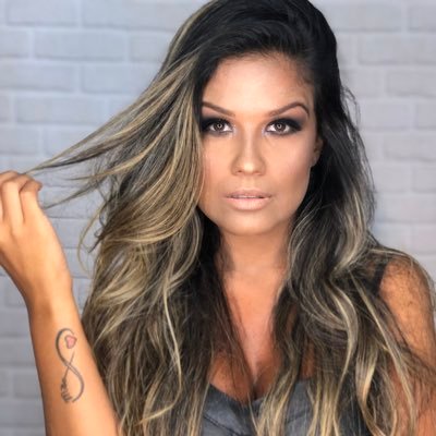 vansiqueirarj's profile picture. Instagram: @vanessa_siqueira