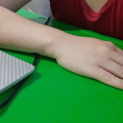 Greentable8's profile picture. just needed a place to pour whats on my head. i mean i am an introverted. frankly speaking its a deal