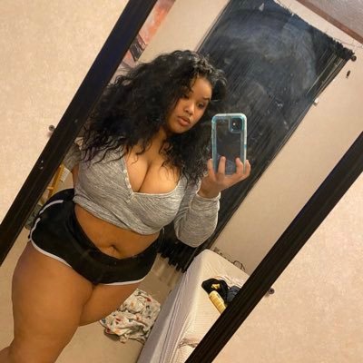 Numb💜🌸 DM me need new friends 😌 Thick Asf 🤪💦Bi🌈